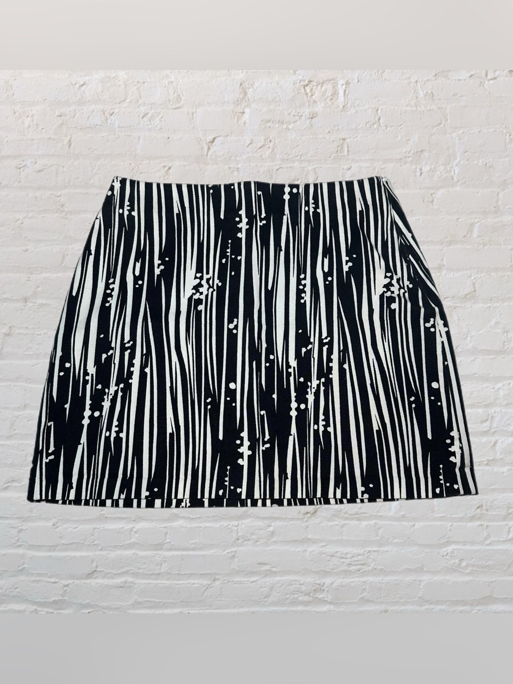 Kenneth Cole Black & White Vertical Abstract Pattern Women’s Mini Skirt Size 4
